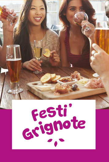 Deux jeunes filles souriantes pendant un apéritif et logo de Festi'Grignote