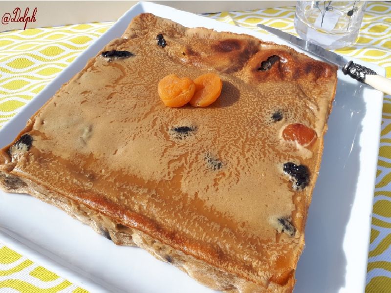 Far aux pruneaux et abricots au lait d'amandes