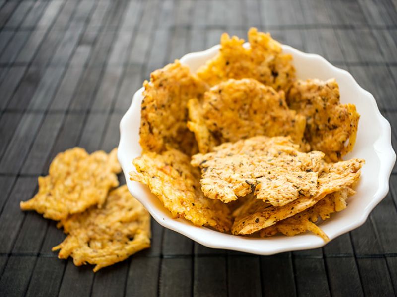 Chips de parmesan aux herbes et épices